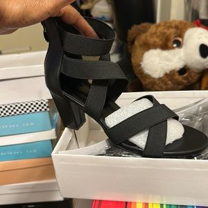 Black crisscross strap sexy black heels with zipper closure in the back